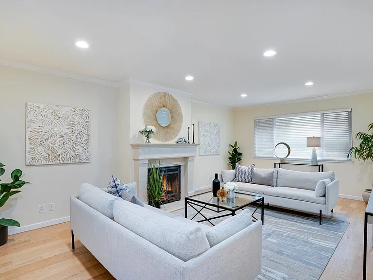 1323 Hoover St — Photo 3