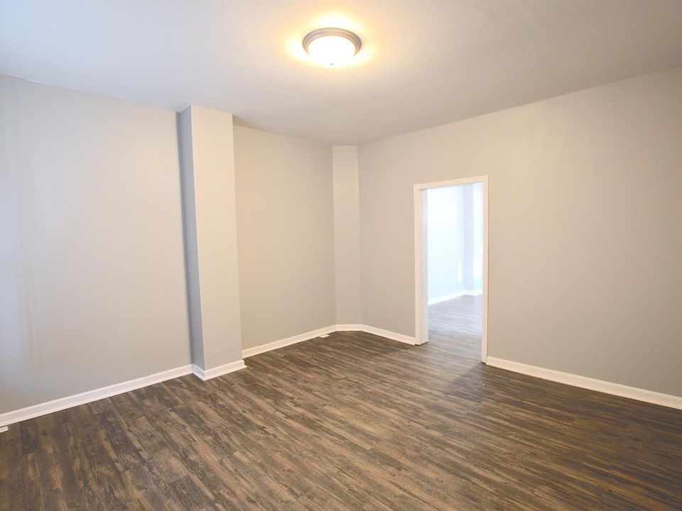 1st image of 1013 E Legrande Ave