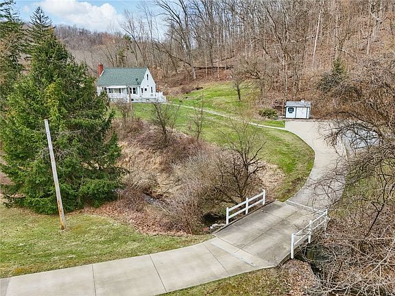 2nd image of 2324 Saxonburg Blvd
