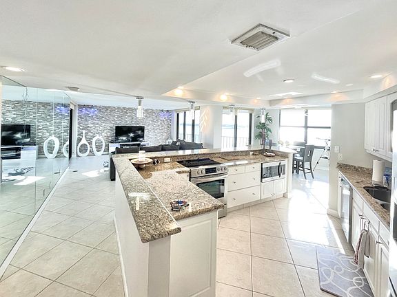 4th image of 5420 N Ocean Dr APT 906