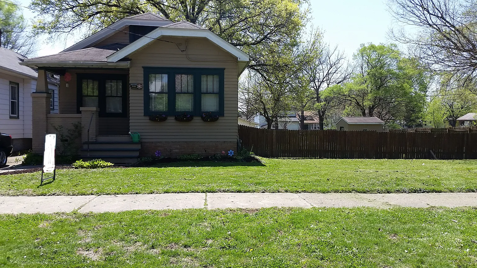 308 E Melbourne Ave photo 1
