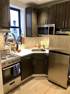 Rented by Urban Real Estate Property Group Inc | media 10