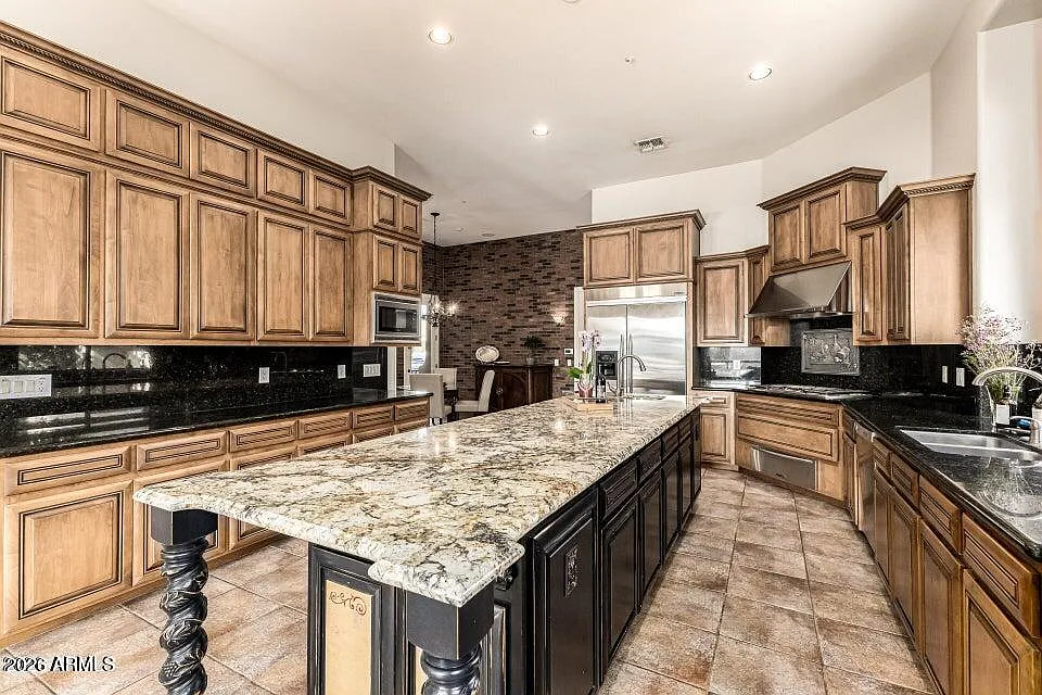 4 bed, 3.5 bath, 4626 sqft, $10,499 — Photo 4