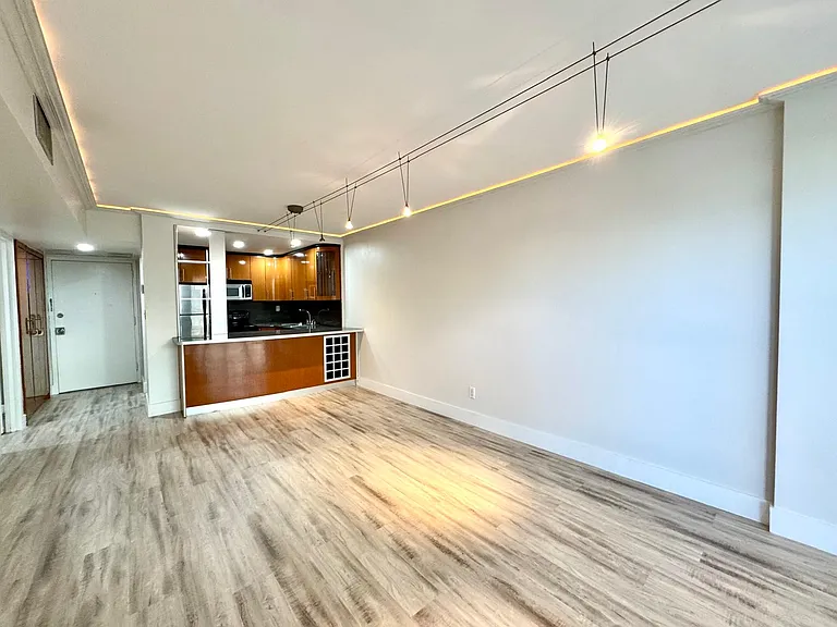 210 172nd St #206 — Photo 9