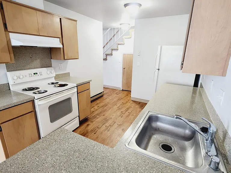 Indian Canyon Apartments — Photo 10