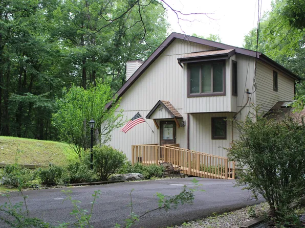 265 Sellersville Dr, East Stroudsburg, PA 18302