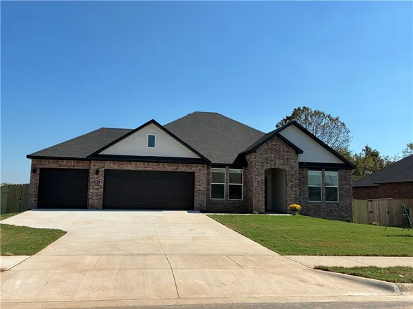 203 N Arbuckle Loop, Siloam Springs, AR 72761