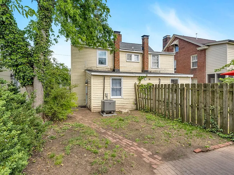 208 Princess Anne St — Photo 43