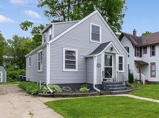 423 1st St NW, Faribault, MN 55021