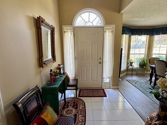 4th image of 41 Barrington Ct