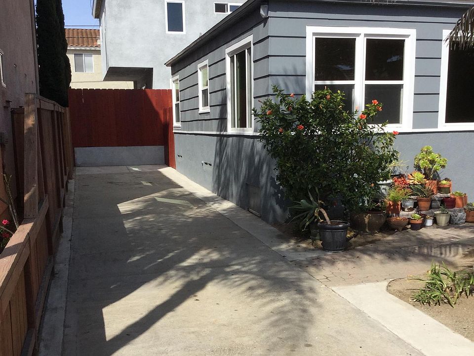 Driveway fits 2-3 cars tandem