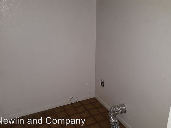 5th image of 3122 Sunset Dr