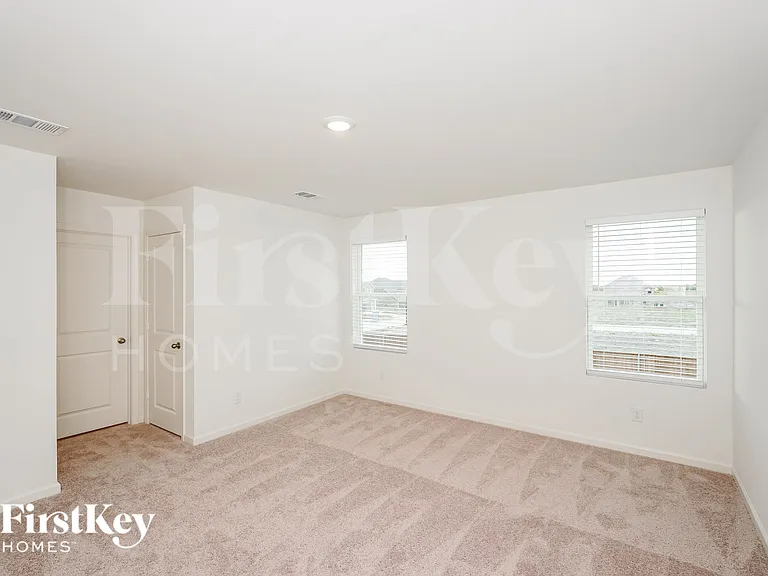 1804 Sandlin Dr — Photo 8