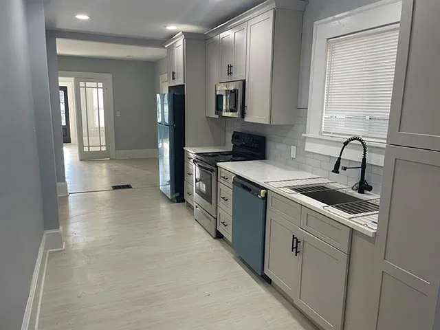 3 bed, 1332 sqft, $2,400 — Photo 2