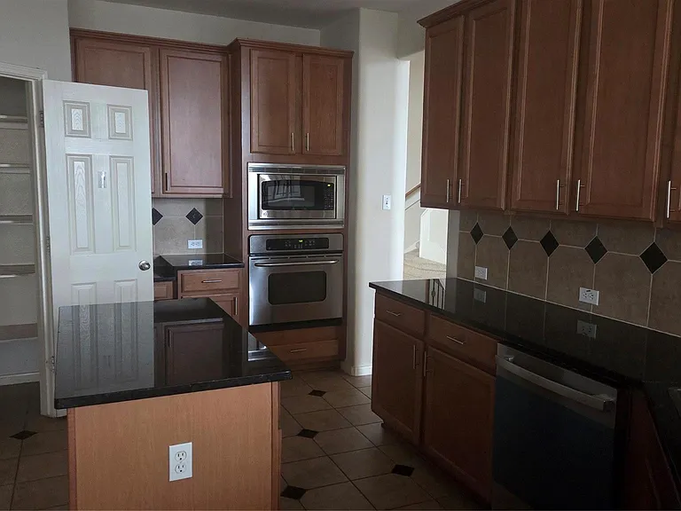 2103 Trinity Manor Ln — Photo 19