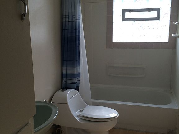 5th image of 217 N Cherrywood Ave APT 2