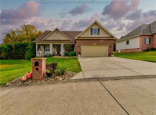 4070 Farmington Dr, Hurricane, WV 25526