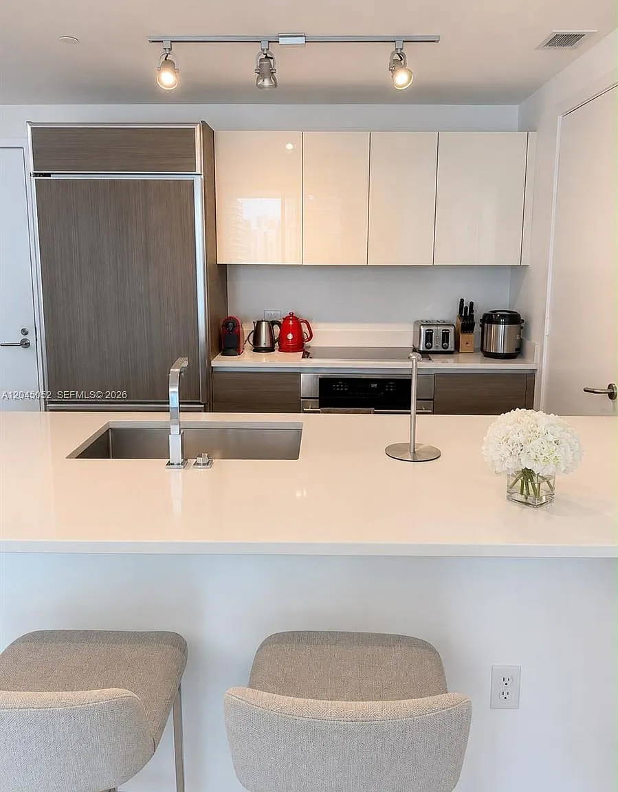 1100 Millecento Residence — Photo 3