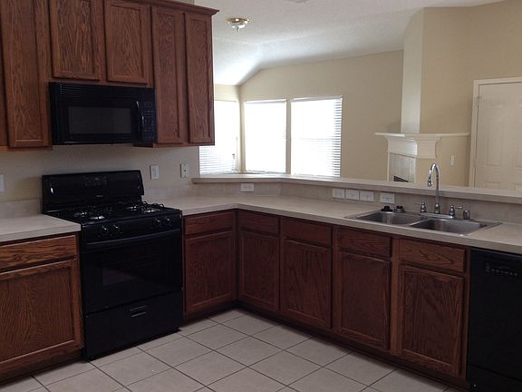 5th image of 608 Mulberry Ln