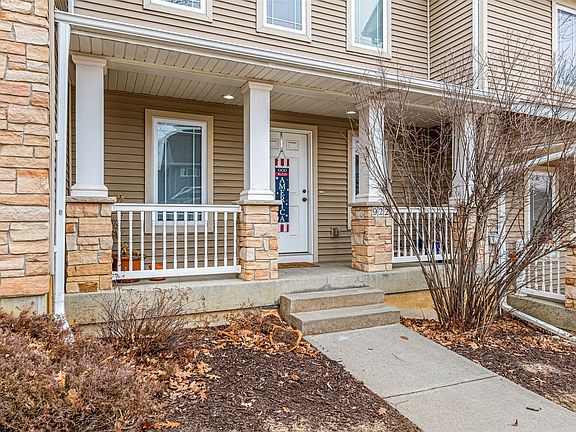 3rd image of 922 Ryan Ct