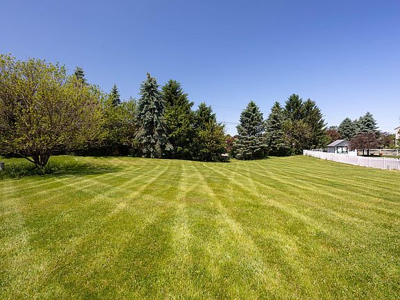 2nd image of 109 Barry Knoll Dr