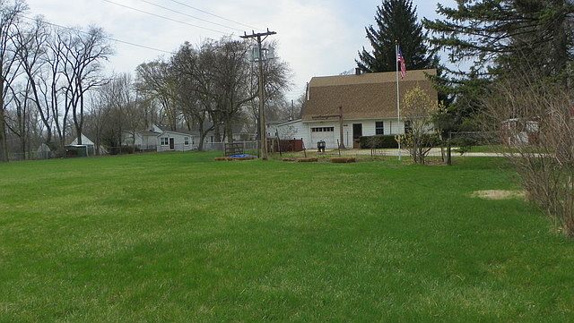 2nd image of 410 N River Rd