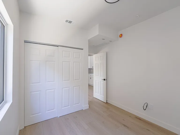 2860 Webster Ave — Photo 8