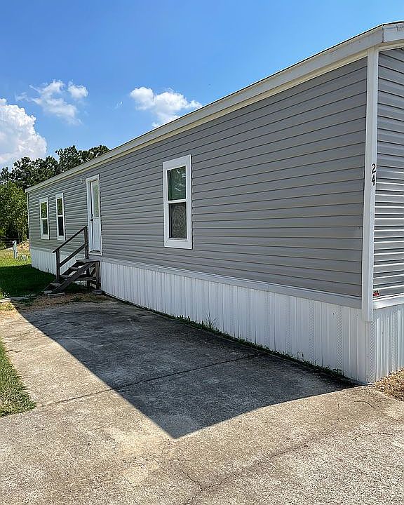 1st image of 940 Kirby St Trailer 24