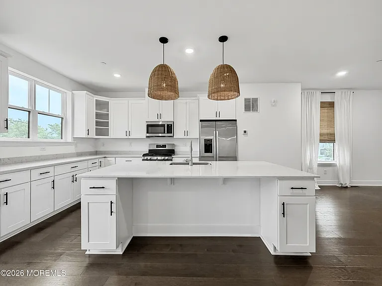 89 Bataan Ave — Photo 12