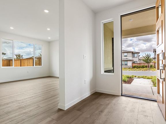 3rd image of 2517 Lake Club Dr