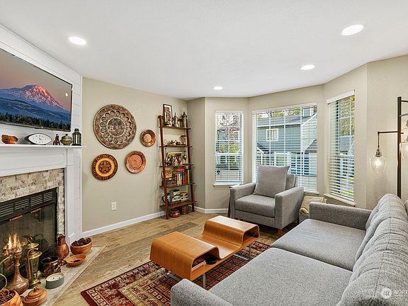 5th image of 7798 Skansie Avenue