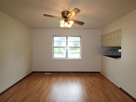 3rd image of 1300 Tremont St