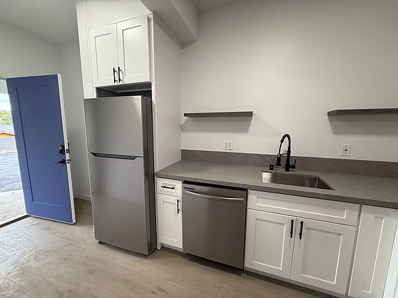 4th image of 1577 N Fair Oaks Ave #Adu-103
