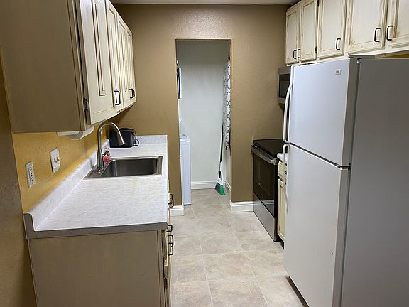 4th image of 501 Golden Cir APT 203