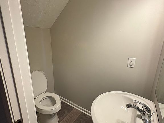 4th image of 541 McFadin Station St #A