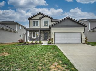 386 Edge Brook Dr, Holly, MI 48442