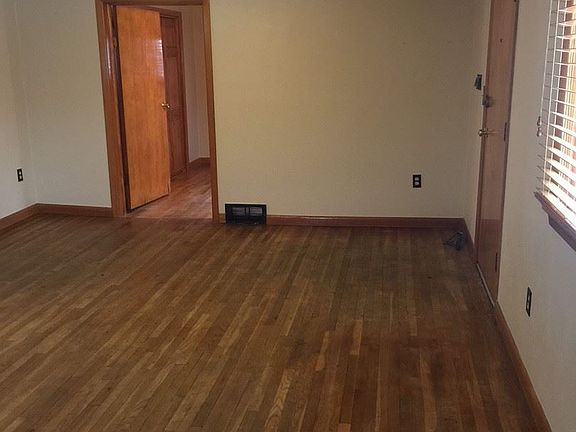 3rd image of 407 W Sussex Ave