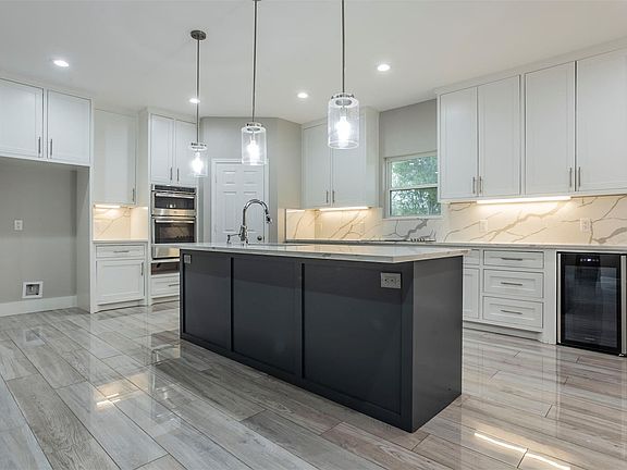 5th image of 2718 Leslie Ln