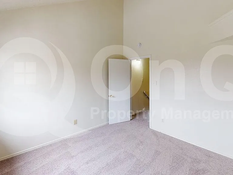 732 Versailles St — Photo 19