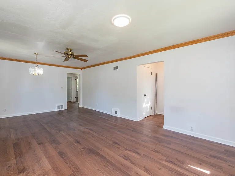 903 S McAlister Ave — Photo 7