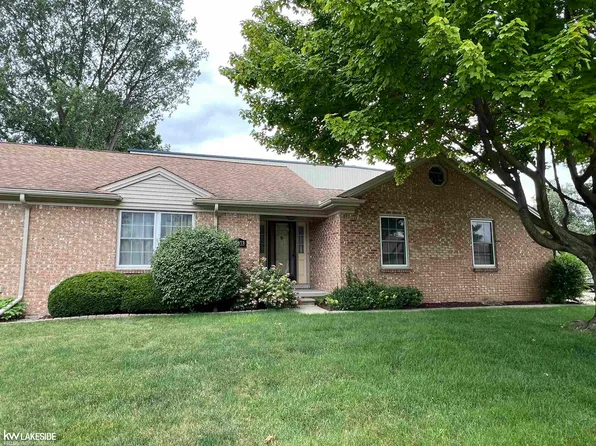 34033 W Gardenia Dr, Fraser, MI 48026