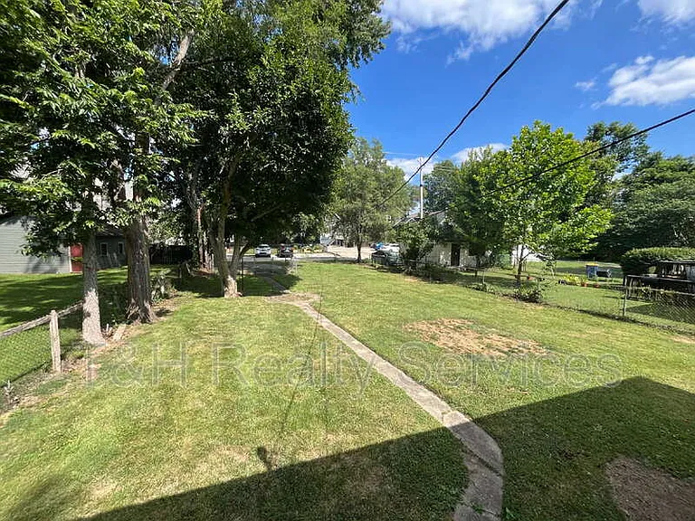 6155 Broadway St — Photo 20