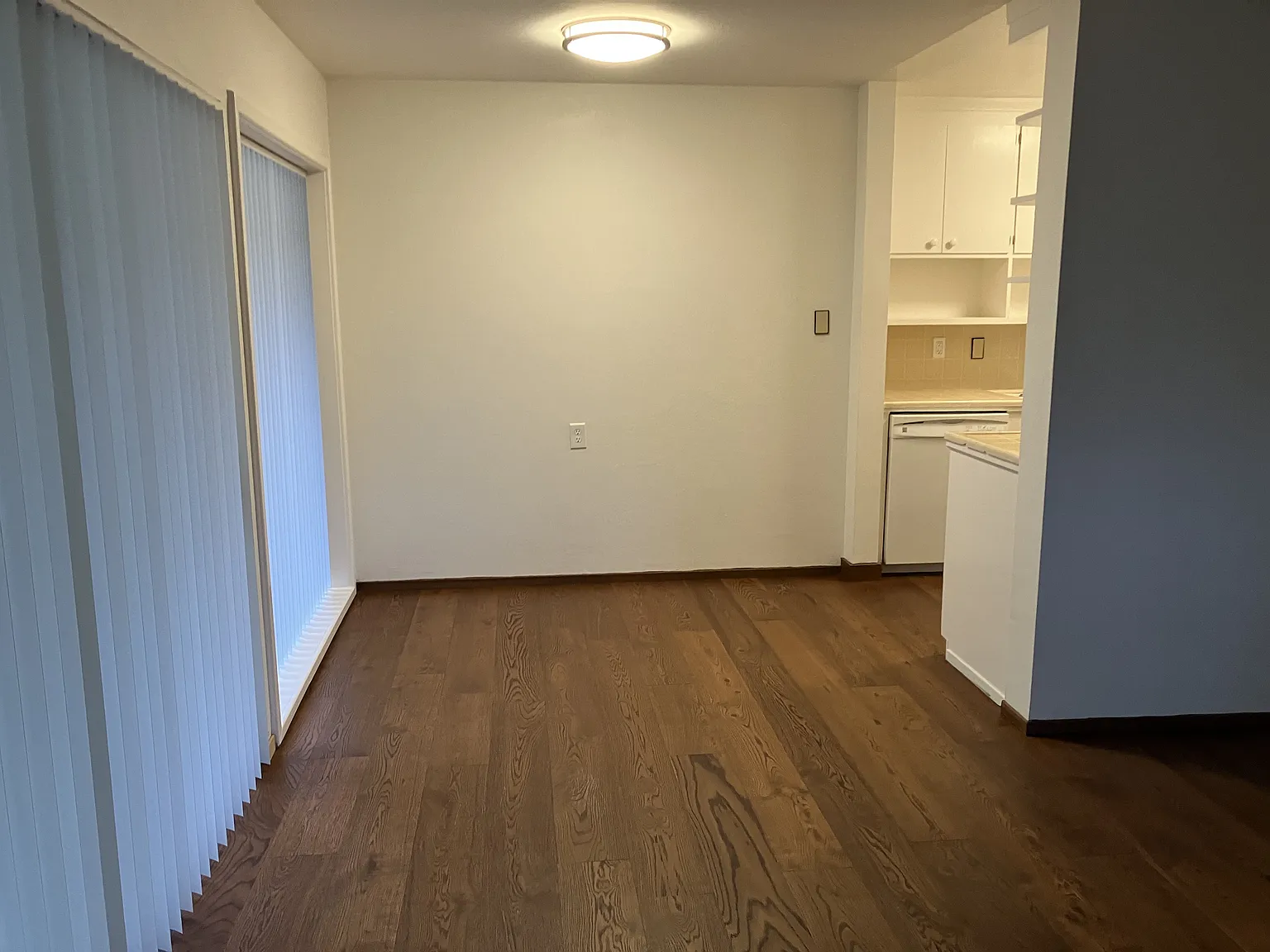 2 bed, 800 sqft, $3,100 — Photo 2