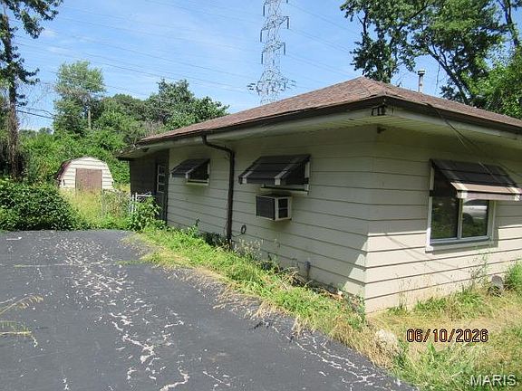 5th image of 11947 Bridgevale Ave