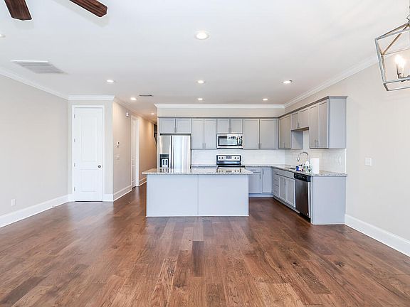 3rd image of 102 Farm View Dr #306