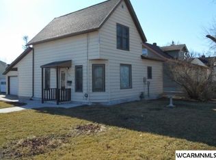 237 8th St, Windom, MN 56101