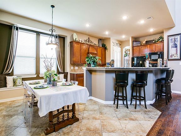3rd image of 3335 Meadow Bluff Ln