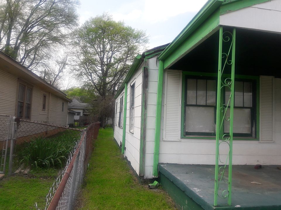 2nd image of 2812 Avenue D