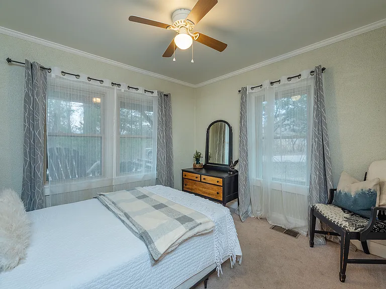 35 Wolfe Park Cir — Photo 12