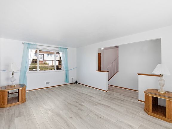 5th image of 1045 Fiddleback Dr